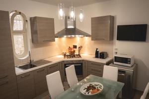 A kitchen or kitchenette at Le Villette - Taormina