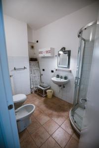 a bathroom with two toilets and a sink and a shower at Agriturismo Rose di Pietra in Pietra Ligure