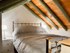 a bedroom with a bed in a attic at Lucys Lodge - Uk1260 in Threlkeld