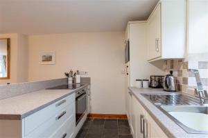 Kuchyň nebo kuchyňský kout v ubytování Swinside Cottage