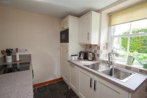 Kuchyň nebo kuchyňský kout v ubytování Swinside Cottage + 6 fotografií