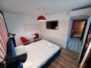 Ideal Accommodation Old Centre tesisinde bir odada yatak veya yataklar