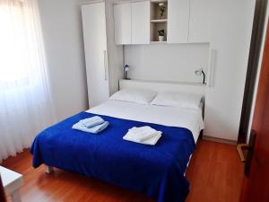Katil atau katil-katil dalam bilik di Apartment Nika