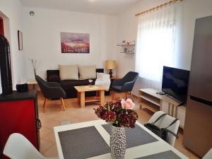 Televisyen dan/atau pusat hiburan di Apartment Nika