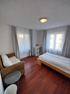 Postel nebo postele na pokoji v ubytování Hubel Apartment 14