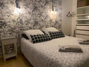 Ένα ή περισσότερα κρεβάτια σε δωμάτιο στο Duplex indépendant avec accès piscine +31 φωτογραφίες