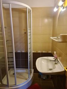 Kúpeľňa v ubytovaní Mediterrán Apartman és Vendégház
