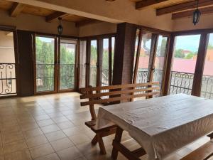 Balkón alebo terasa v ubytovaní Mediterrán Apartman és Vendégház