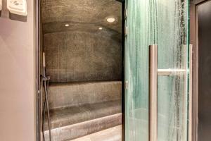 Kúpeľňa v ubytovaní 4-room apartment with garden, gym and shared spa