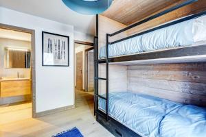 Posteľ alebo postele v izbe v ubytovaní 4-room apartment with garden, gym and shared spa