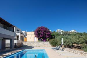Bazén v ubytování Greek Sky - New modern apartment with shared pool nebo v jeho okolí + 31 fotografií