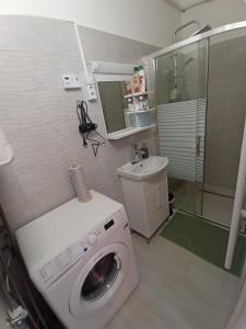 Łazienka w obiekcie Karancs Apartman Salgótarján