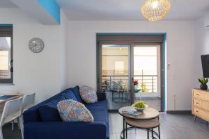 Posezení v ubytování Greek Sky - New modern apartment with shared pool