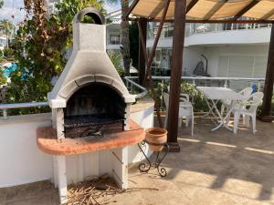 an outdoor pizza oven sitting on a patio at Gorgeous 2 Bed Private Ground Floor Home In One Of Sides Most Exclusive Communi in Side