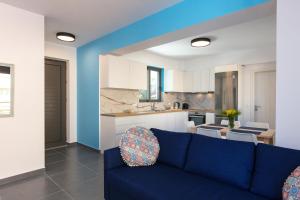 Kuchyň nebo kuchyňský kout v ubytování Greek Sky - New modern apartment with shared pool