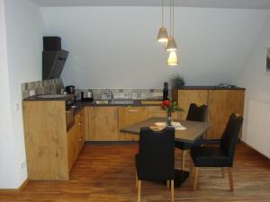 a kitchen with a table and chairs in a room at Ferienwohnung Stübgen in Burg