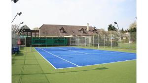 a tennis court with a tennis court at Hotel Baroko in Prague