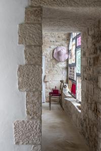 Uma área de estar em Trulli 18cinquantanove