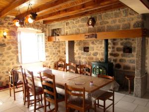 Posedenie v ubytovaní Maison charmante à Cubelles avec vue sur la montagne
