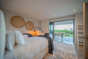 Ένα ή περισσότερα κρεβάτια σε δωμάτιο στο Raaswater Surf Villa Jeffreys Bay