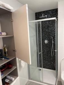 Koupelna v ubytování 2-Bed Apartment in Praha