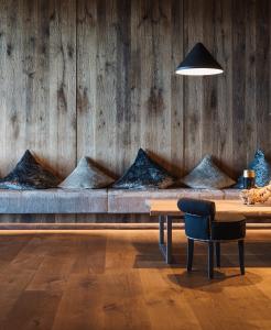 a bench with pillows on it in a room at Hotel Chalet Mirabell in Avelengo