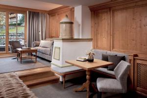 A seating area at Hotel Gletscherblick