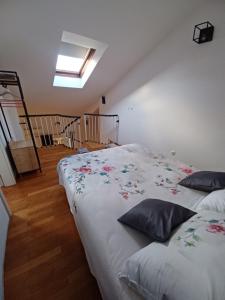 Posteľ alebo postele v izbe v ubytovaní Stunning new apartment in centre of Buzet