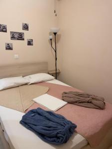 A bed or beds in a room at G&M Luxury Studios