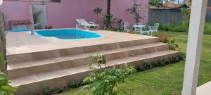 a set of stairs leading to a swimming pool at Casa de Praia - LONG BEACH - Cabo Frio - Unamar in Angelim