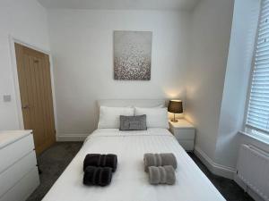 Postel nebo postele na pokoji v ubytování Stunning 2-bedroom apartment in heart of Plymouth