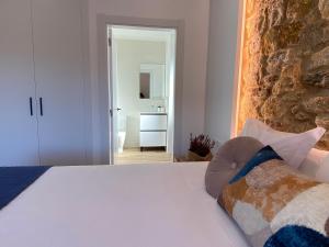 A bed or beds in a room at Morada Atlántica