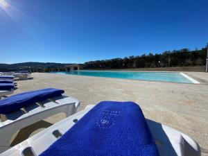 The swimming pool at or close to Morada Atlántica