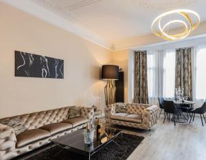 a living room with two couches and a table at Appartement de luxe avec Jacuzzi au centre de Metz in Metz