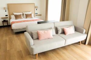 a living room with a couch and a bed at FAY Victoria Beach in Rincón de la Victoria