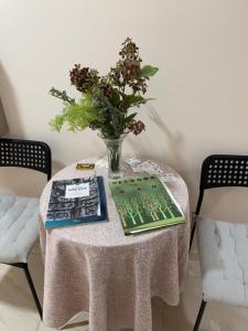 A seating area at G&M Luxury Studios