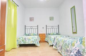 A bed or beds in a room at Apartamento Velarde III