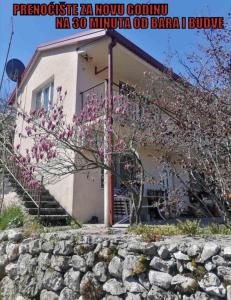 Hoone, kus the country house asub