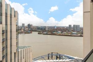 a view of a river from a building at The Shypen - 2 bed in London