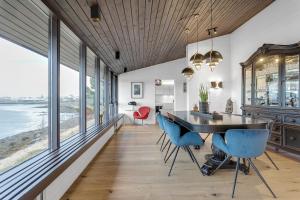 Posezení v ubytování Seaside Villa - 6 Bedrooms HG OOOO6077