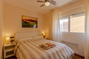 A bed or beds in a room at 797 Holiday Rentals- Atico en Arroyo de la miel con hermosas vistas