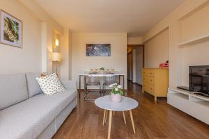 A seating area at 797 Holiday Rentals- Atico en Arroyo de la miel con hermosas vistas