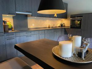 Cucina o angolo cottura di Hollywood 1 - A luxury, comfortable and spacious apartment located directly on the slopes!