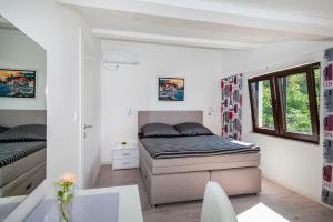 Uma área de estar em Villa Mona 2