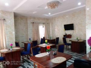 Televisyen dan/atau pusat hiburan di Credence Resorts Aco