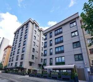 a large white building on a city street at Livinton İstanbul Ataşehir in Istanbul