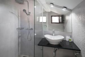 Um banheiro em Villa Mona 2