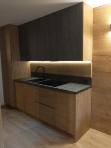 Kuchyňa alebo kuchynka v ubytovaní Des Alpes C Flat 11