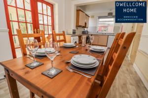 Kuchyň nebo kuchyňský kout v ubytování Free Driveway Parking, Fast WIFI, Ideal for long term contractor, etc stays - Dwellcome Home Ltd 3 Bedroom Boldon House - see our site for assurance + 15 fotografií