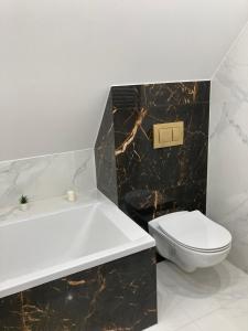 Łazienka w obiekcie Apartament BB I na Kiepury